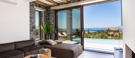 Smart TV, fireplace, video games, Netflix