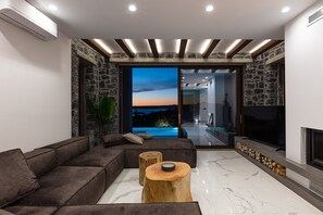 Smart TV, fireplace, video games, Netflix