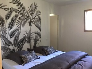 3 bedrooms, iron/ironing board, free WiFi, bed sheets