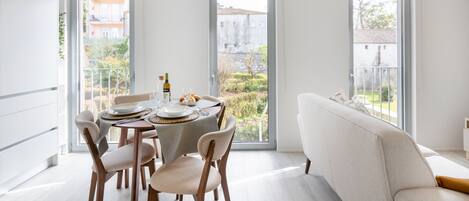 Design Studio | In-room dining
