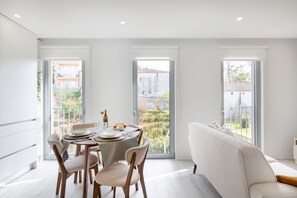 Design Studio | In-room dining - Modern Studio @ Palácio de Cristal (Porto)