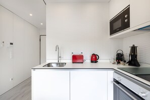 Hönnunarstúdíóíbúð | Einkaeldhús | Ísskápur, örbylgjuofn, bakarofn, eldavélarhellur