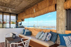 Bar (on property) - SEA YOU Hotel Port Valencia (Valencia)