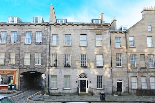 JOIVY Vibrant City Centre 2-bed Apt.