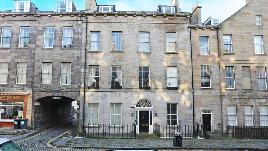 JOIVY Vibrant City Centre 2-bed Apt.