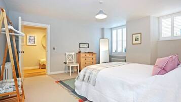 2 chambres, fer et planche à repasser, lits bébé (gratuits)