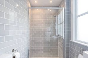 Apartment, 3 Bedrooms | City view - JOIVY Re-Imagined Flat in Georgian Architecture Townhouse (Edinburgh)