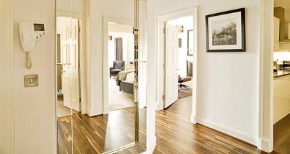 JOIVY Re-Imagined Flat in Georgian Architecture Townhouse