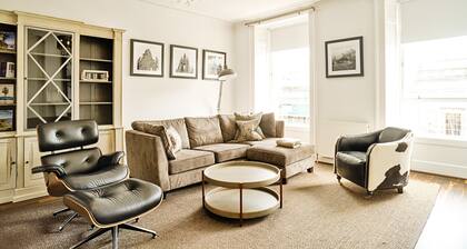 JOIVY Re-Imagined Flat in Georgian Architecture Townhouse