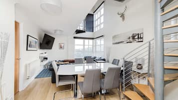Apartment | Living area | TV