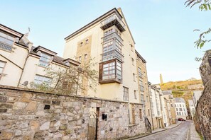 Front of property - JOIVY Ultra Gorgeous 3bd Old Town Apt w\ Balcony&Parking (Edinburgh)