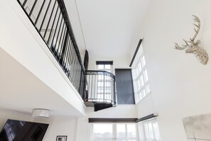 Apartment | Wohnbereich | Fernseher