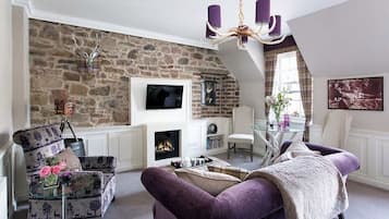 Apartment | Living area | Flat-screen TV