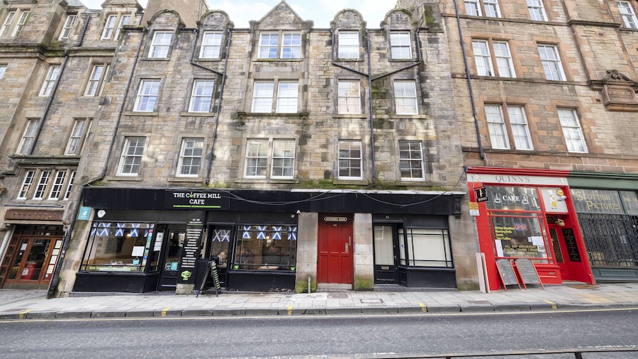 JOIVY Castle Hideaway