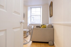 Apartment | Living area | TV - JOIVY Castle Hideaway (Edinburgh)