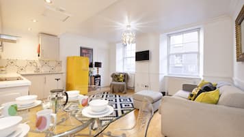 Apartment | Living area | TV