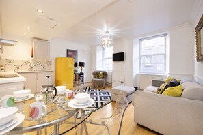 Apartment | Living area | TV - JOIVY Castle Hideaway (Edinburgh)