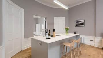 Apartemen | Dapur pribadi | Lemari es, microwave, oven, dan kompor