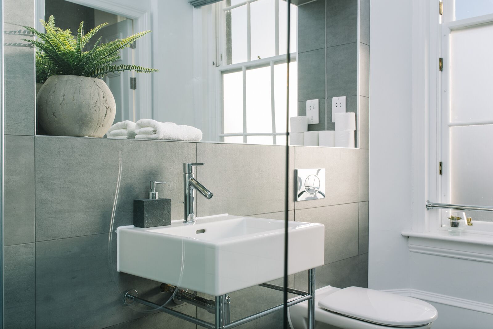 Apartment | Bathroom sink