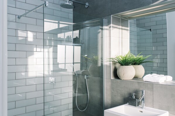 Apartment | Bathroom | Free toiletries, hair dryer, towels, soap