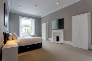 Apartment | City view - JOIVY Apartments - Huge 5* Georgian Apartment - Great Location (Edinburgh)