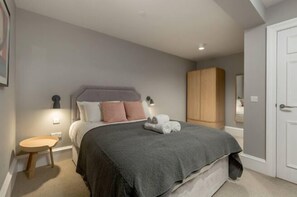 อพาร์ทเมนท์ | 2 ห้องนอน, เตารีด/โต๊ะรีดผ้า, เปล/เตียงเด็กอ่อน (ฟรี), Wi-Fi ฟรี