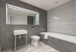 อพาร์ทเมนท์ | ห้องน้ำ | ของใช้ในห้องน้ำฟรี, ไดร์เป่าผม, ผ้าเช็ดตัว, สบู่