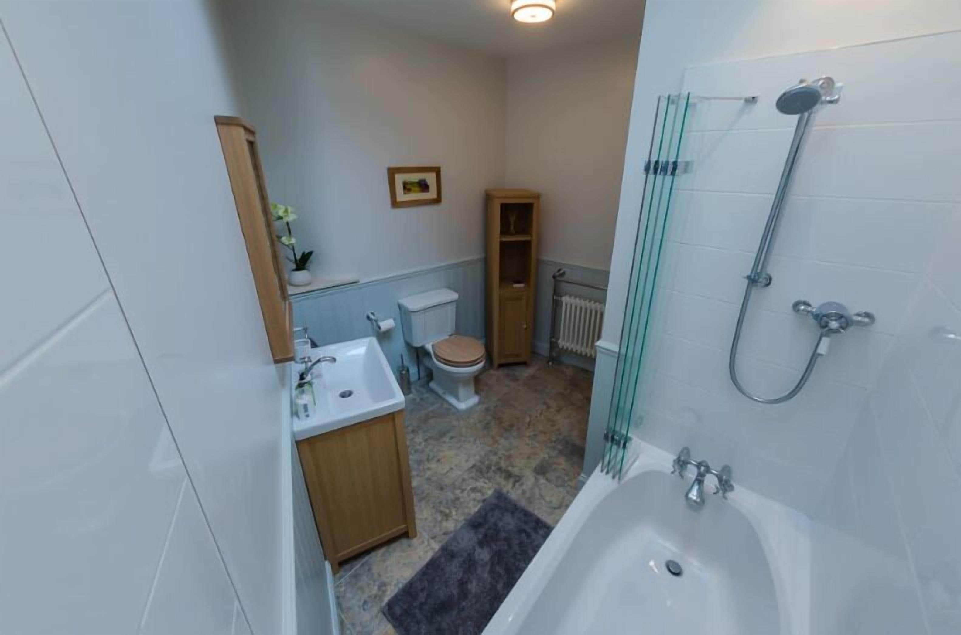 Apartment | Jetted bathtub