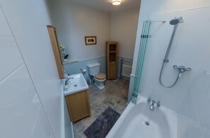 Apartment | Jetted tub