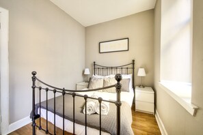 Apartment | Iron/ironing board, free cots/infant beds, free WiFi, bed sheets