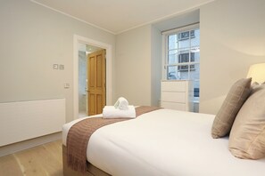 Apartment | 1 bedroom, iron/ironing board, free WiFi, bed sheets - JOIVY Newly Refurbished Apartment on the Historic Royal Mile (Edinburgh)