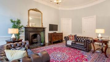 Apartment | Living area | TV