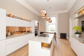 อพาร์ทเมนท์ | บริเวณนั่งเล่น | ทีวี