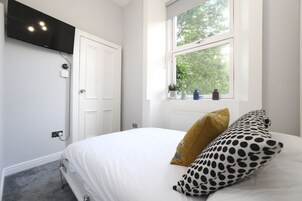 Apartment | 2 bedrooms, iron/ironing board, free cots/infant beds, free WiFi