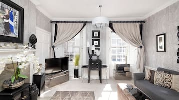 Apartemen | Ruang keluarga | TV