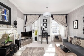 Apartment | Living room - JOIVY Thistle Street Luxury Apt in the Heart of the City (Edinburgh)