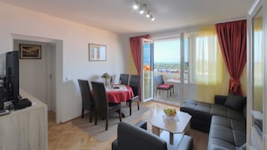 Leilighet (Apartment Blue Harmony - Two Bedroom ) | Oppholdsrom | TV