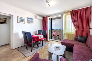 Apartment (Apartment Blue Harmony - Two Bedroom ) | Living room | TV