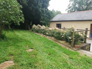 Property grounds - Country house 45 mn from Saint Malo and 25 mn from Dinan. Broceliande Country (Landujan)