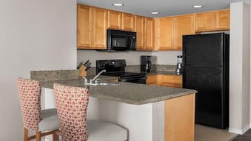 Kochgeschirr/Geschirr/Besteck