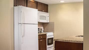 Cookware/dishes/utensils