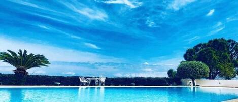 حمّام سباحة خارجي