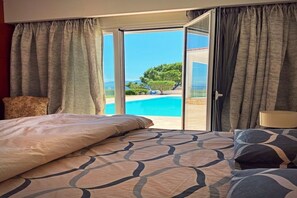 4 bedrooms, in-room safe, free WiFi