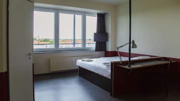 Medium Studio, Kitchenette, AC | 1 chambre, bureau, espace de travail pour ordinateur portable