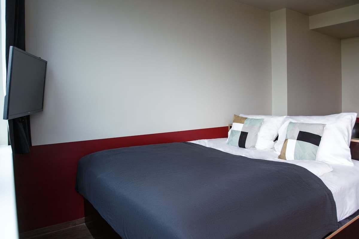 Medium Studio, Kitchenette, AC | 1 slaapkamer, een bureau, een laptopwerkplek, verduisterende gordijnen