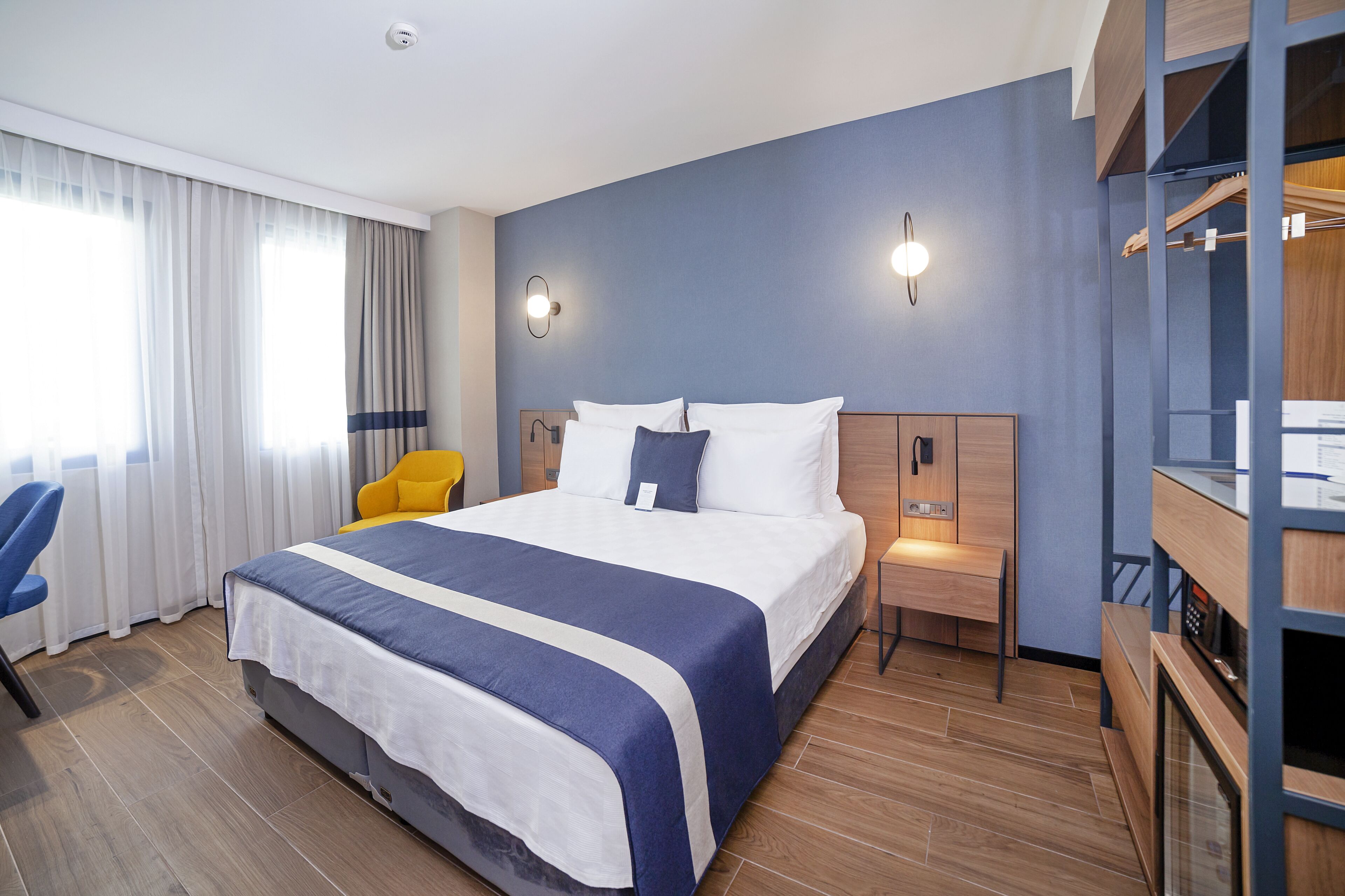 Superior Double Room | Peralatan tempat tidur hipoalergenik, busa memori, bar mini, meja 