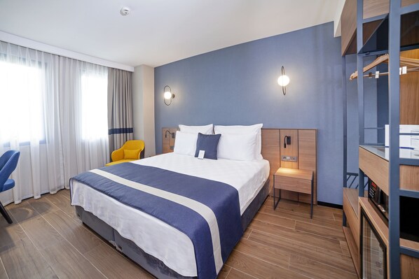 Superior Double Room | Hypo-allergenic bedding, memory-foam beds, minibar, desk