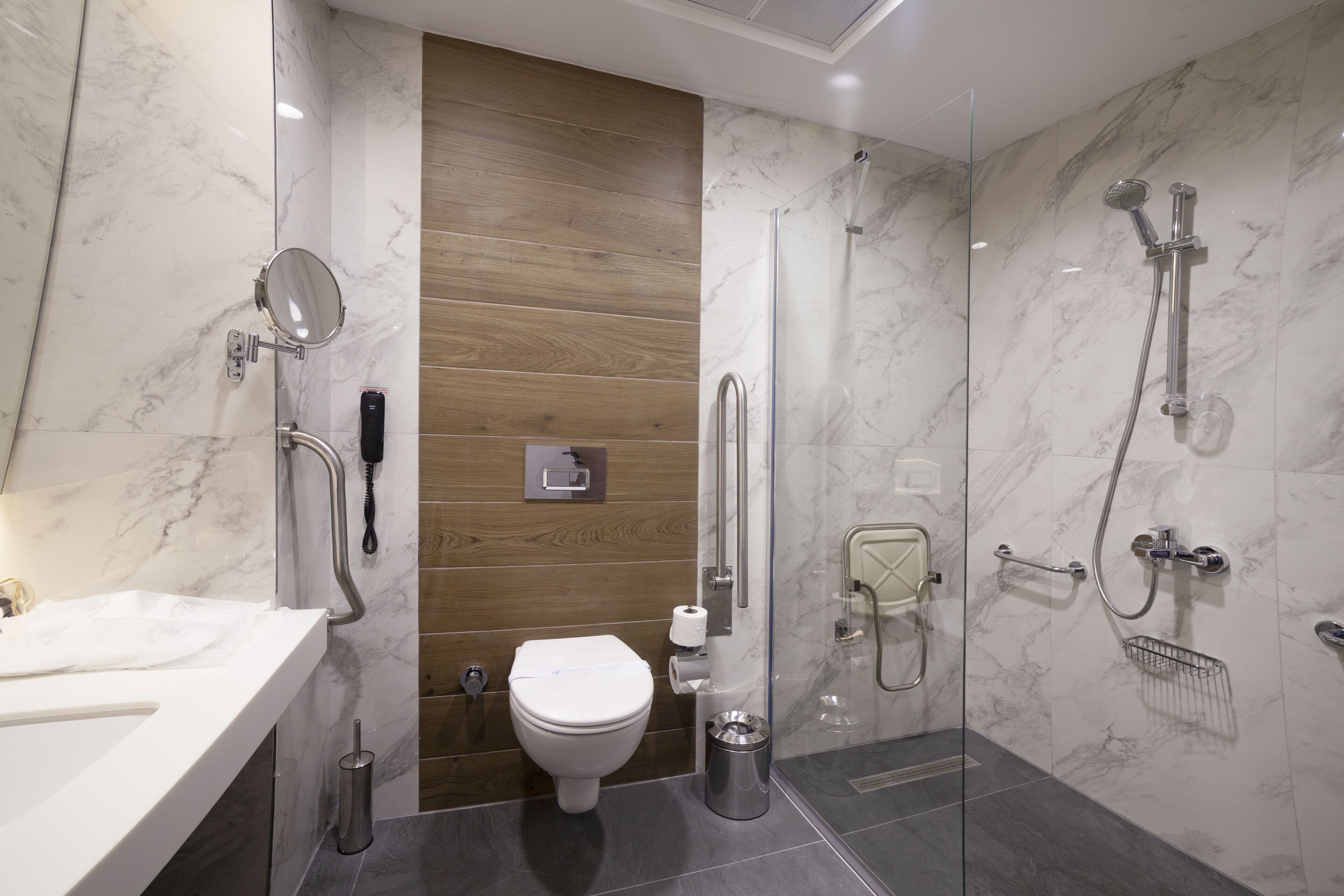 standard room, 1 bedroom, accessible, non smoking | bathroom amenities | shower, rainfall showerhead, free toiletries, hair dryer