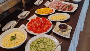 Free daily buffet breakfast