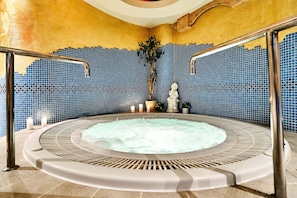 Indoor spa tub